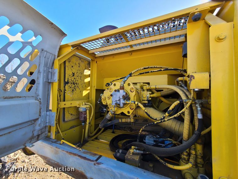 image for item HM9349 2006 Kobelco SK330LC  excavator