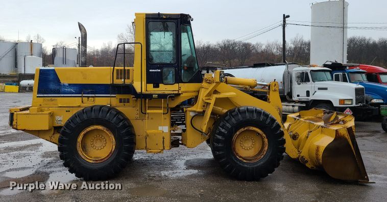 image for item HM9392 1994 Komatsu WA320-1  wheel loader
