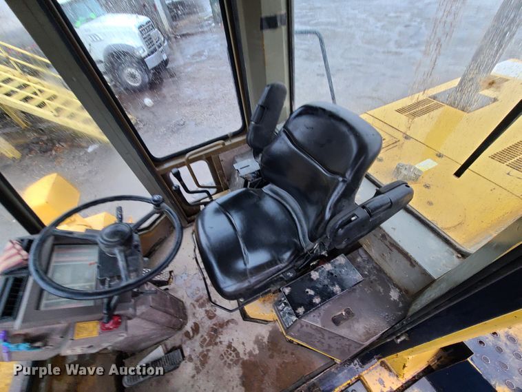 image for item HM9392 1994 Komatsu WA320-1  wheel loader