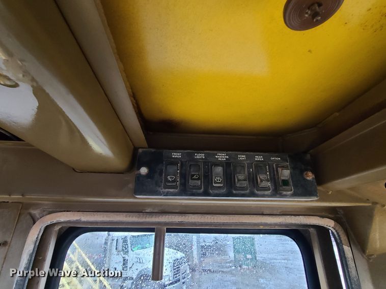 image for item HM9392 1994 Komatsu WA320-1  wheel loader