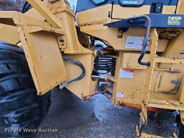 image for item HM9392 1994 Komatsu WA320-1  wheel loader