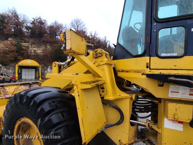 image for item HM9392 1994 Komatsu WA320-1  wheel loader