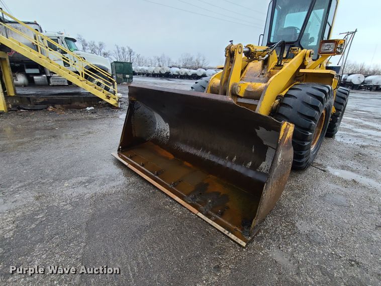 image for item HM9392 1994 Komatsu WA320-1  wheel loader