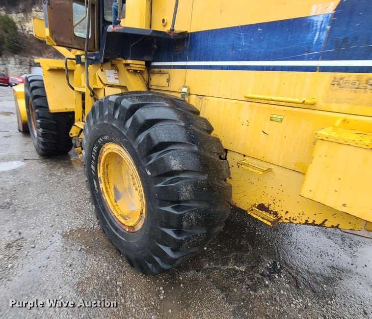 image for item HM9392 1994 Komatsu WA320-1  wheel loader