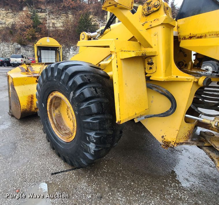 image for item HM9392 1994 Komatsu WA320-1  wheel loader
