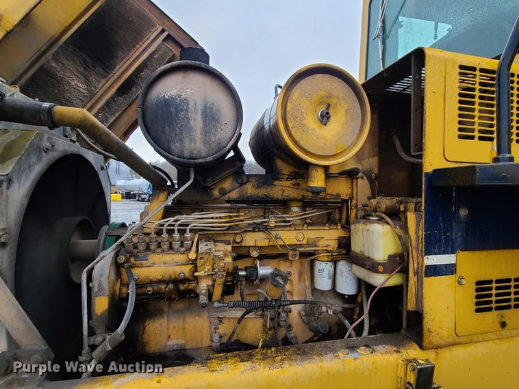 image for item HM9392 1994 Komatsu WA320-1  wheel loader