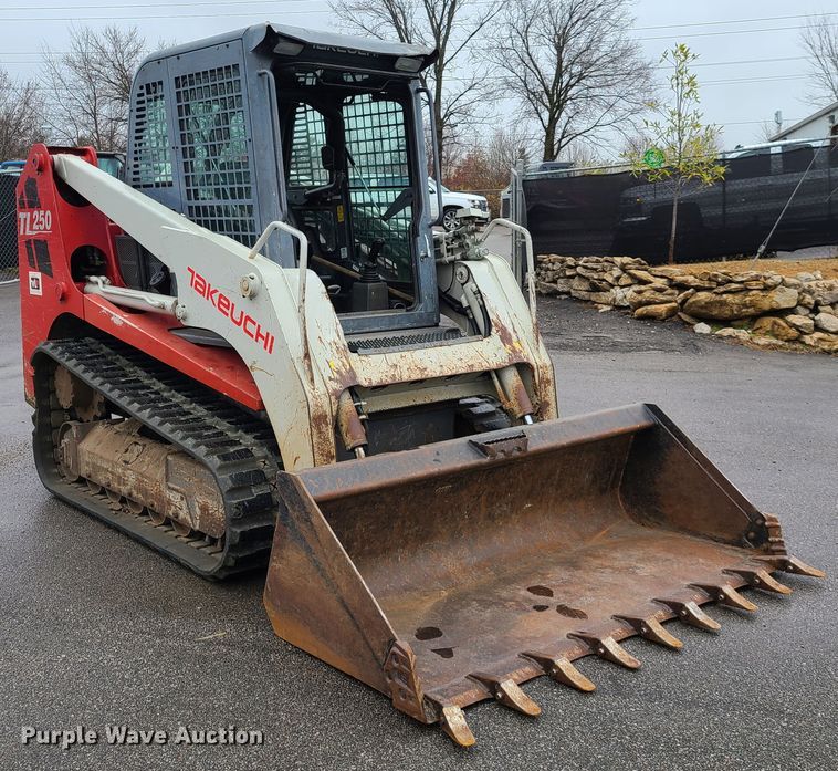 2011 Takeuchi TL250 tracked skid steer loader in Blue Springs, MO