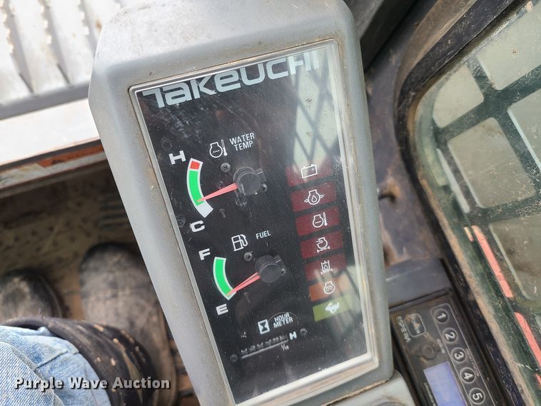 image for item HM9405 2011 Takeuchi TL250  tracked skid steer loader