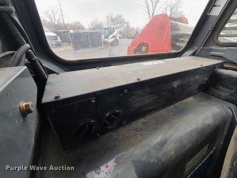 image for item HM9405 2011 Takeuchi TL250  tracked skid steer loader