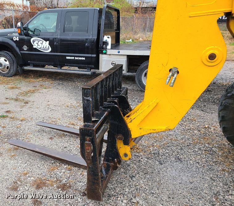 image for item HM9751 2004 JCB 506C HL  telehandler