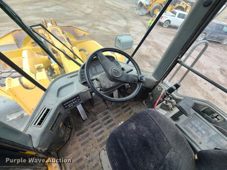 image for item HM9783 1998 Komatsu WA500-3L  wheel loader