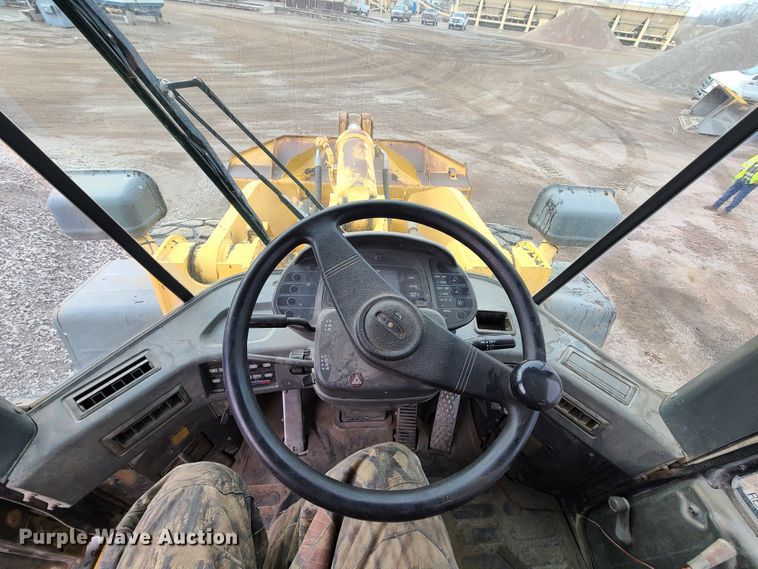 image for item HM9783 1998 Komatsu WA500-3L  wheel loader