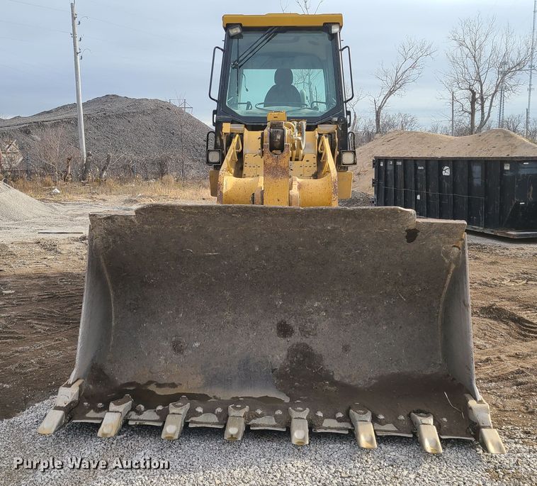 image for item HM9784 2004 Caterpillar 963C  track loader
