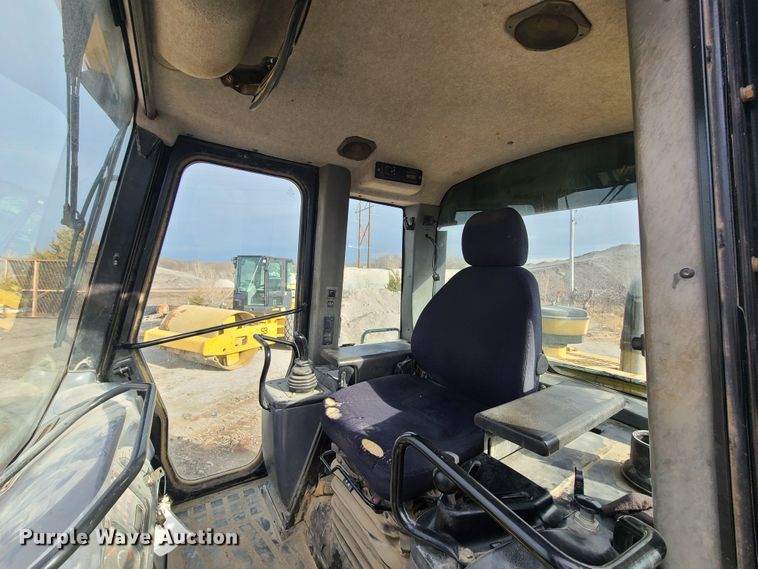 image for item HM9784 2004 Caterpillar 963C  track loader