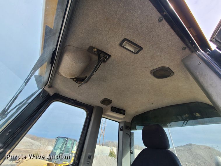 image for item HM9784 2004 Caterpillar 963C  track loader