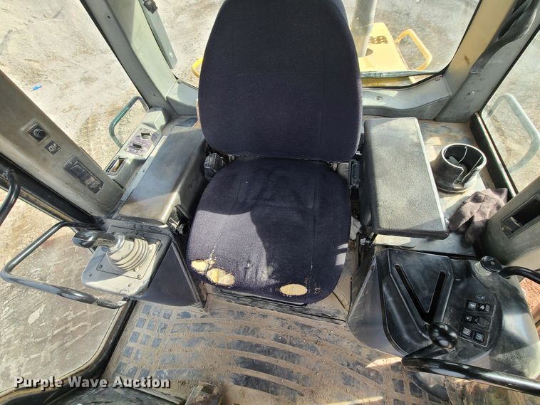 image for item HM9784 2004 Caterpillar 963C  track loader