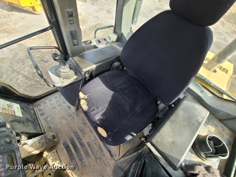 image for item HM9784 2004 Caterpillar 963C  track loader