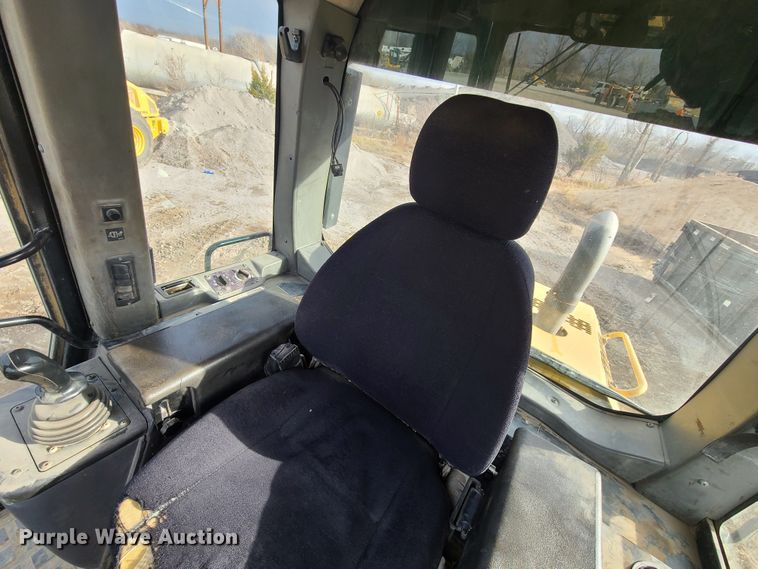 image for item HM9784 2004 Caterpillar 963C  track loader