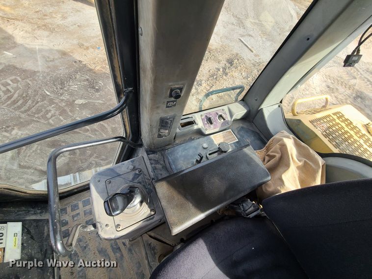 image for item HM9784 2004 Caterpillar 963C  track loader