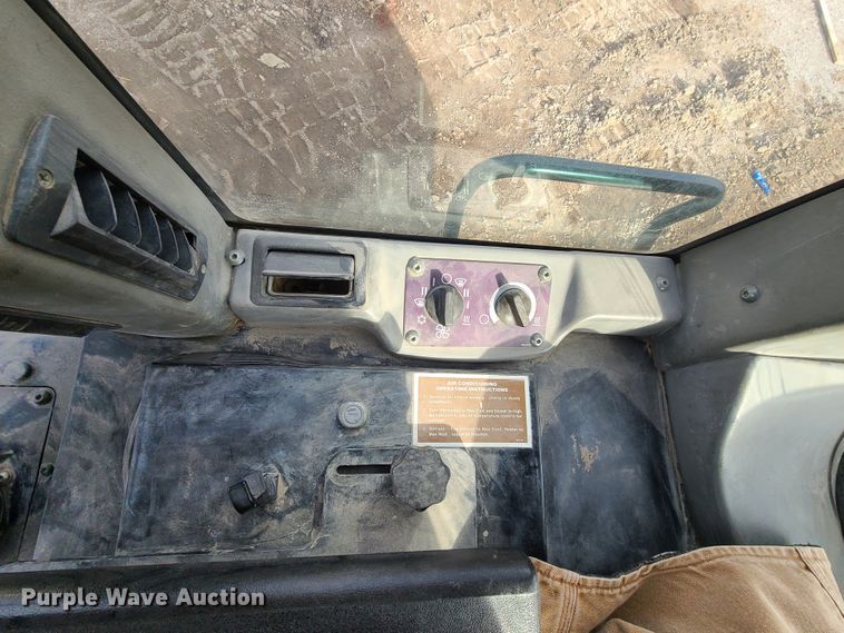 image for item HM9784 2004 Caterpillar 963C  track loader