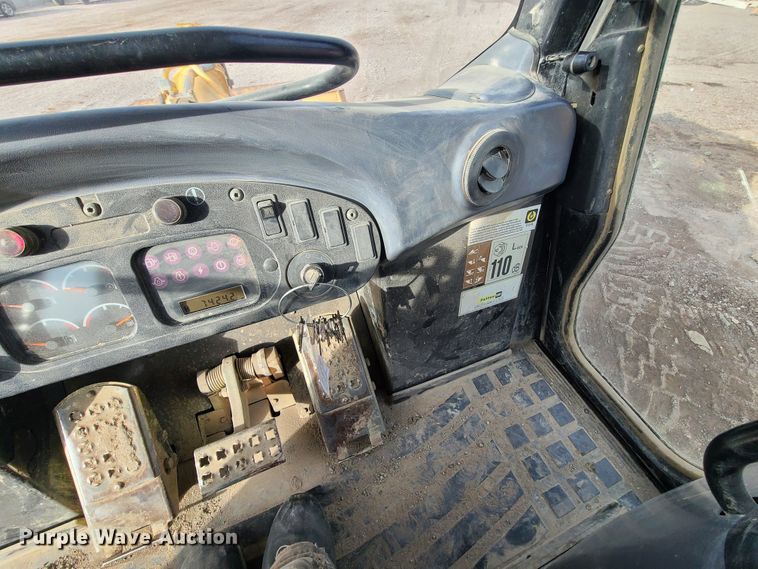 image for item HM9784 2004 Caterpillar 963C  track loader