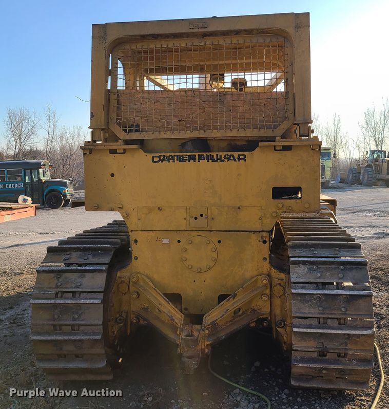 image for item HM9826 1974 Caterpillar D8H  dozer