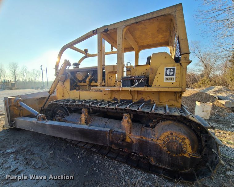 image for item HM9826 1974 Caterpillar D8H  dozer