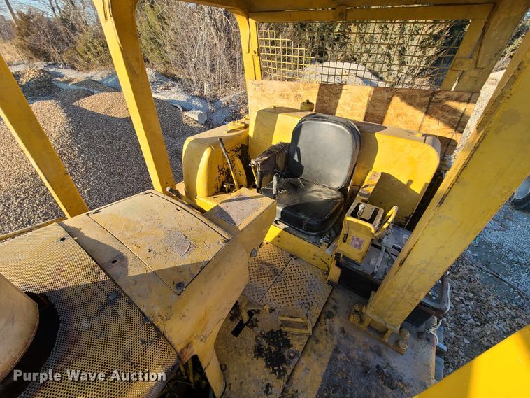 image for item HM9826 1974 Caterpillar D8H  dozer