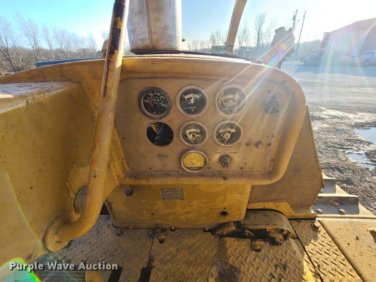 image for item HM9826 1974 Caterpillar D8H  dozer