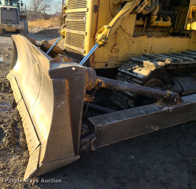 image for item HM9826 1974 Caterpillar D8H  dozer