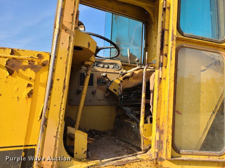image for item HM9830 1989 Caterpillar 615C  elevating scraper