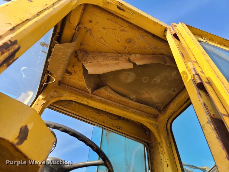image for item HM9830 1989 Caterpillar 615C  elevating scraper