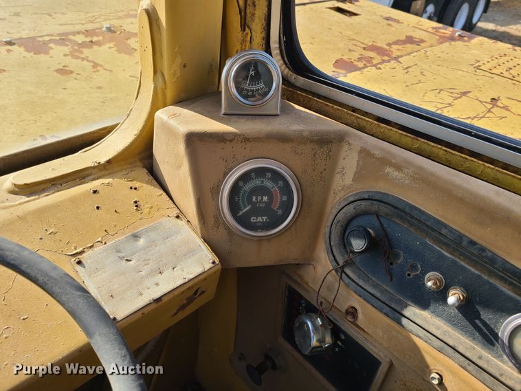 image for item HM9830 1989 Caterpillar 615C  elevating scraper