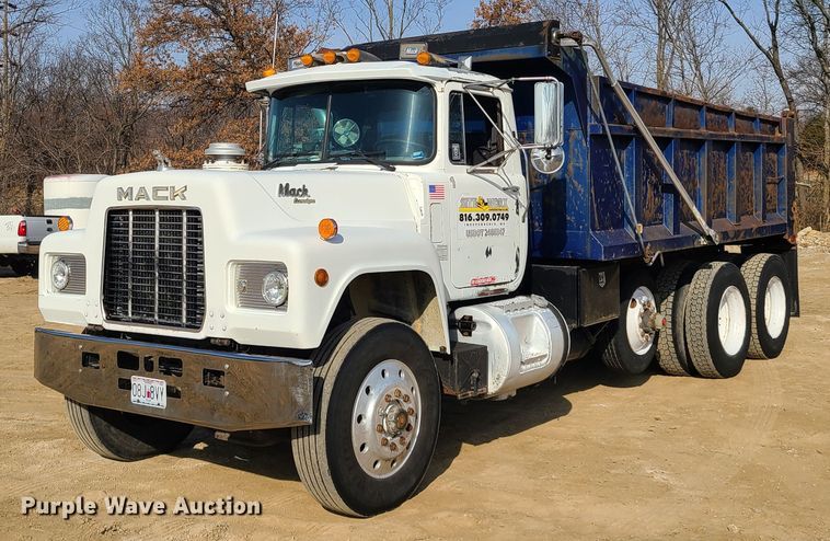 image for item HM9831 1991 Mack RD688S  dump truck