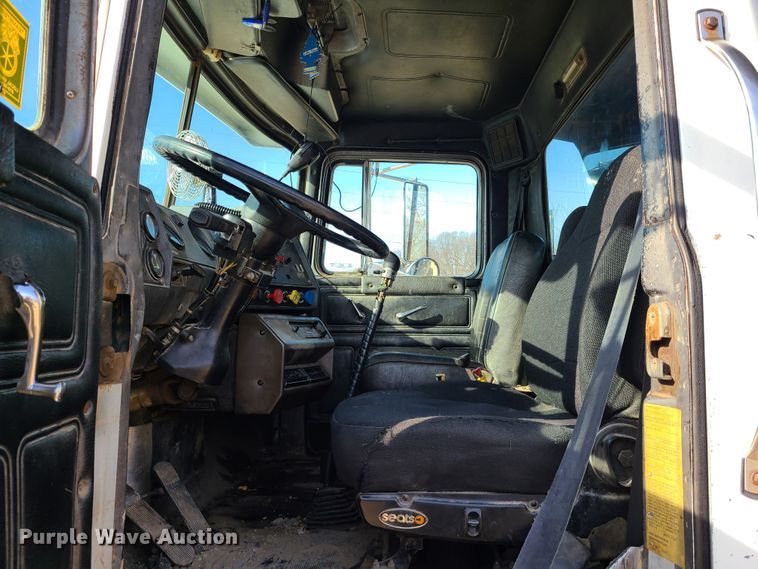 image for item HM9831 1991 Mack RD688S  dump truck