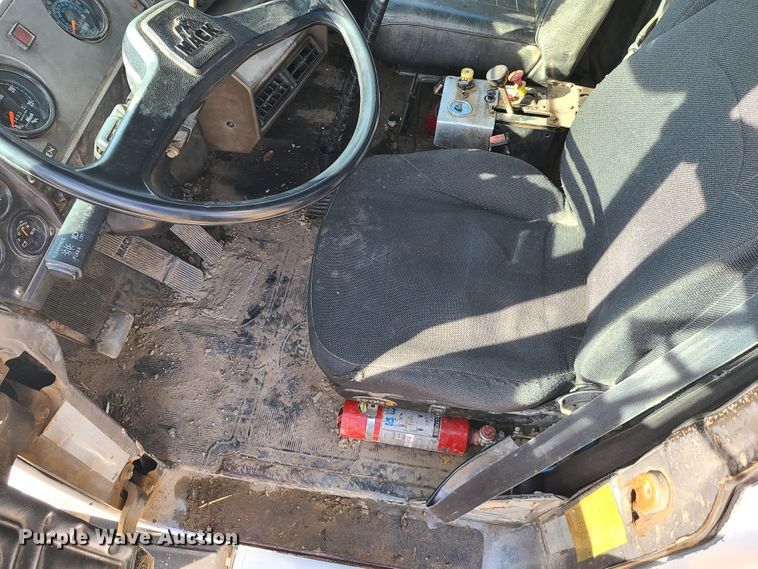 image for item HM9831 1991 Mack RD688S  dump truck