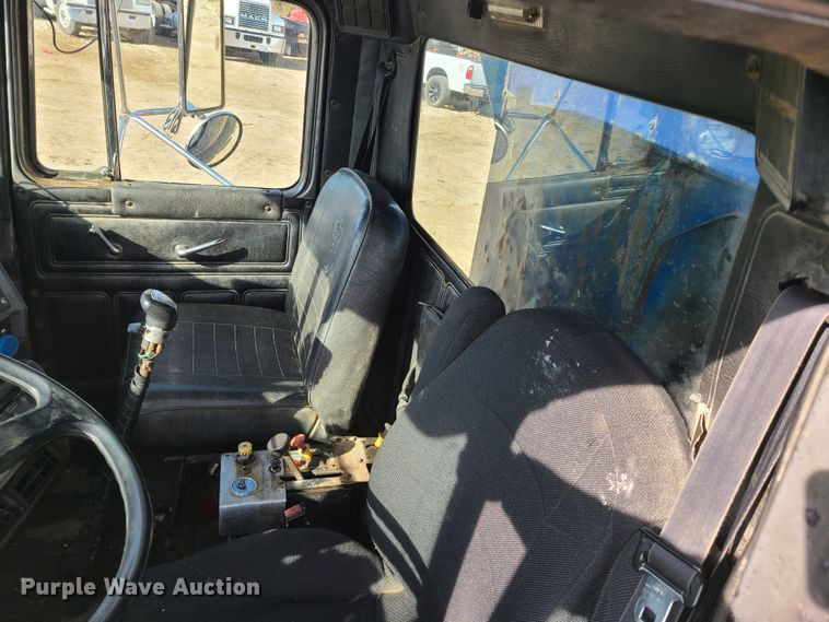 image for item HM9831 1991 Mack RD688S  dump truck