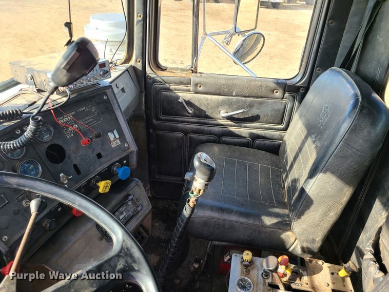 image for item HM9831 1991 Mack RD688S  dump truck