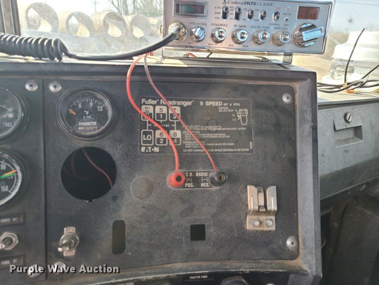 image for item HM9831 1991 Mack RD688S  dump truck