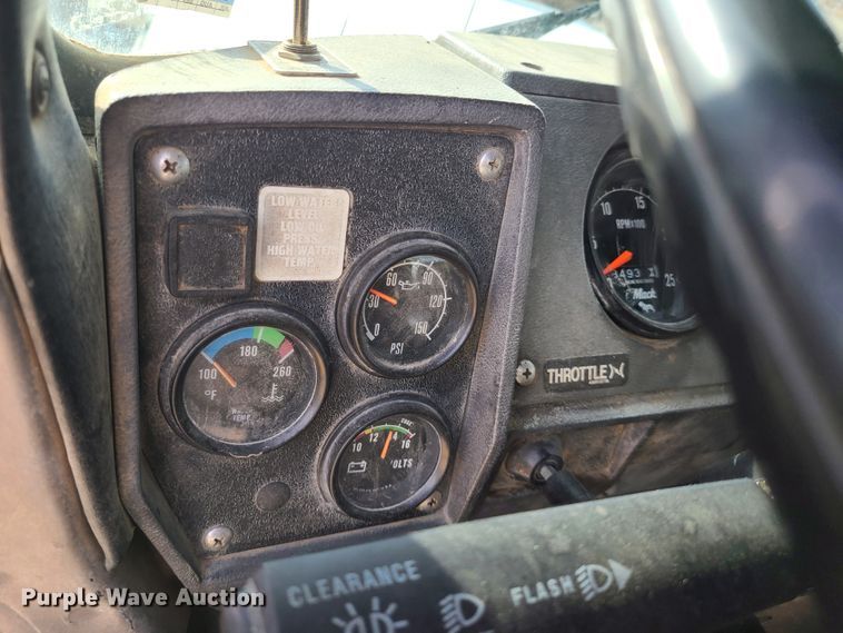 image for item HM9831 1991 Mack RD688S  dump truck