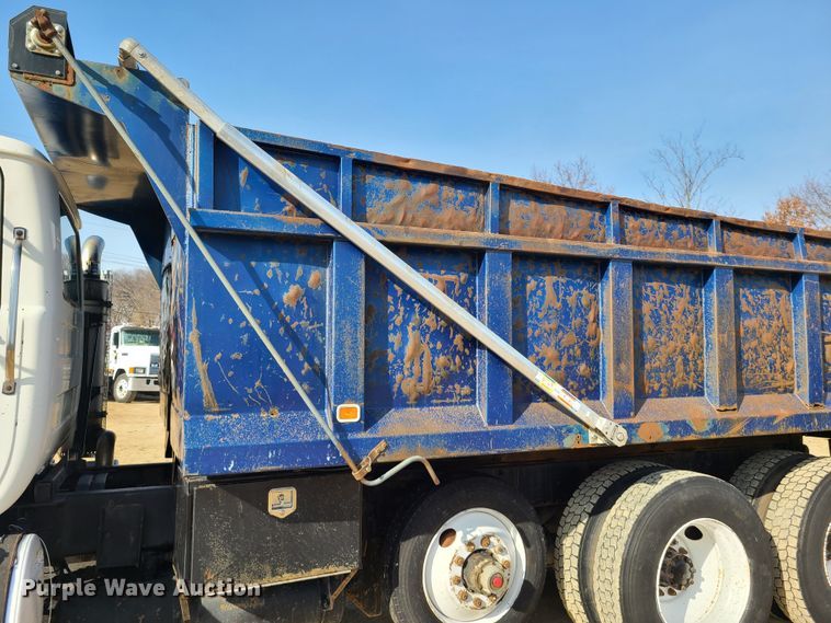 image for item HM9831 1991 Mack RD688S  dump truck