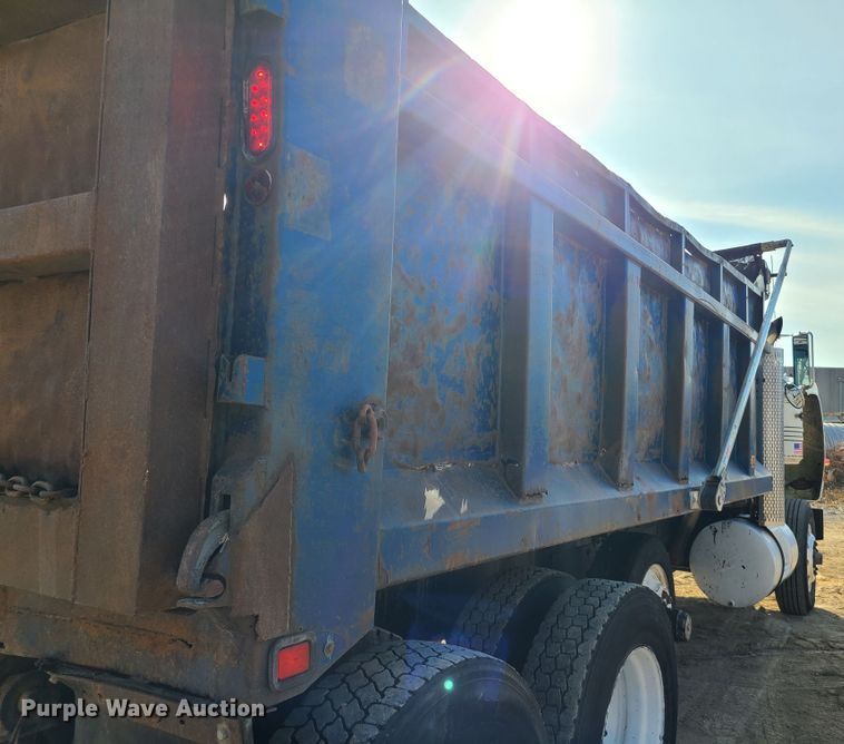 image for item HM9831 1991 Mack RD688S  dump truck