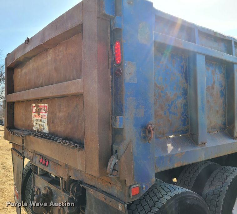 image for item HM9831 1991 Mack RD688S  dump truck