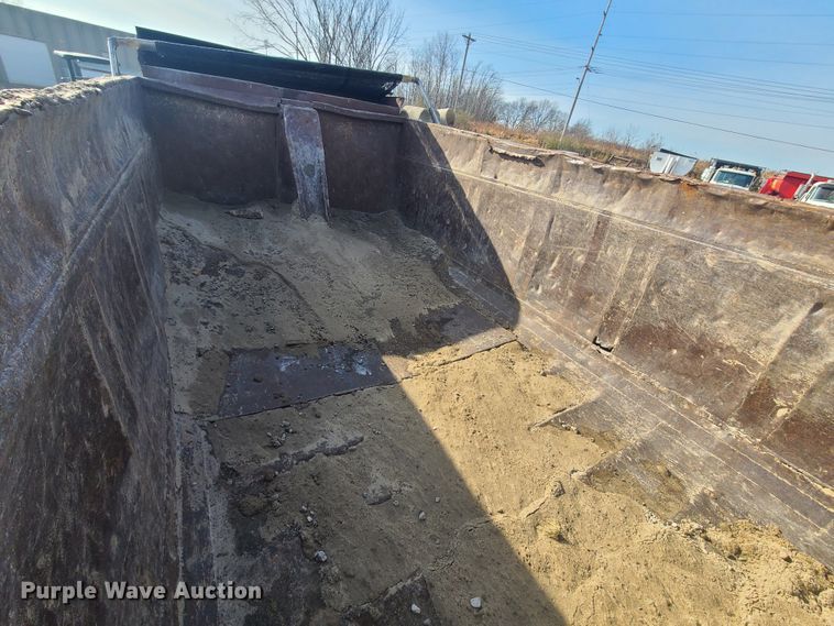 image for item HM9831 1991 Mack RD688S  dump truck