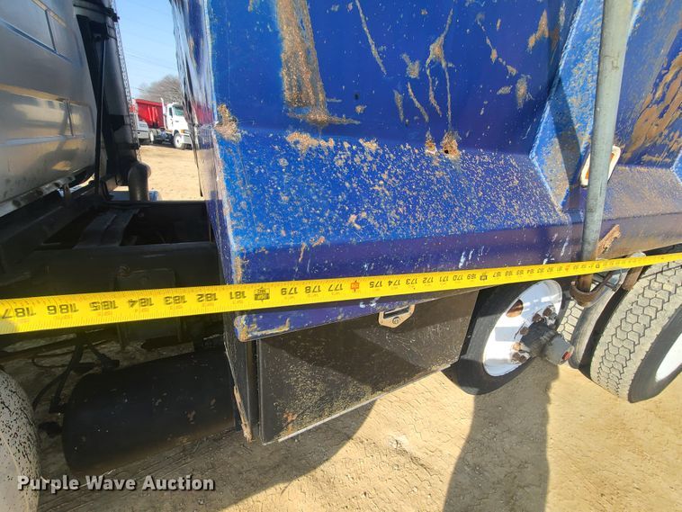 image for item HM9831 1991 Mack RD688S  dump truck