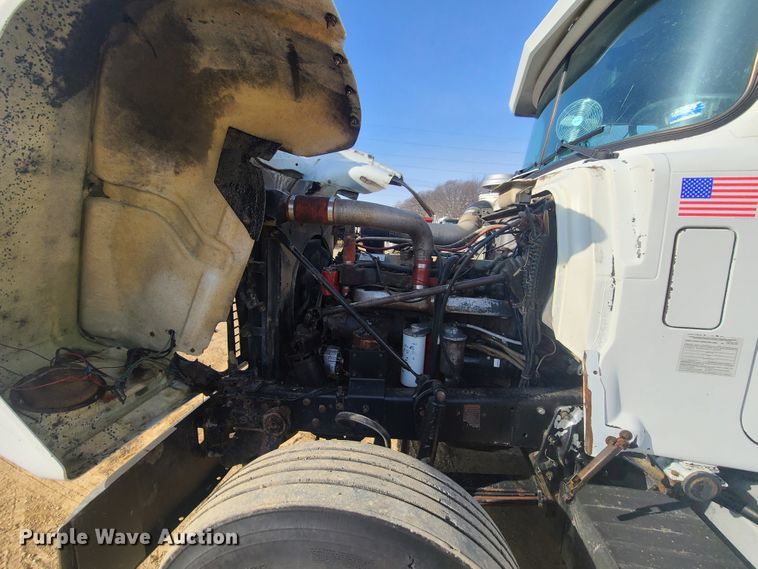 image for item HM9831 1991 Mack RD688S  dump truck