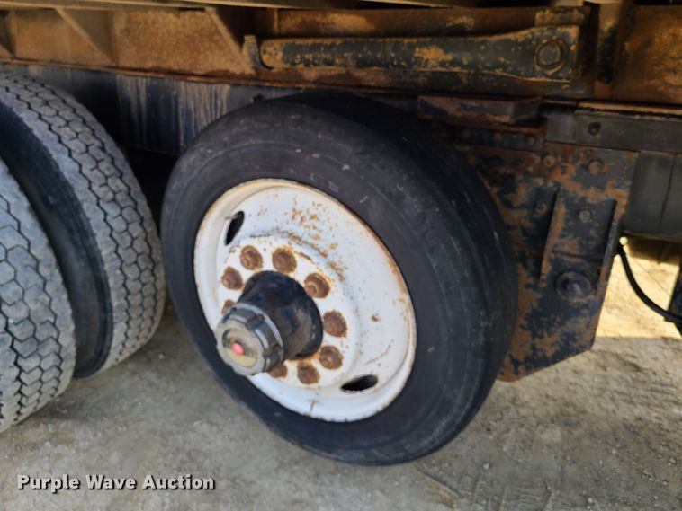 image for item HM9831 1991 Mack RD688S  dump truck