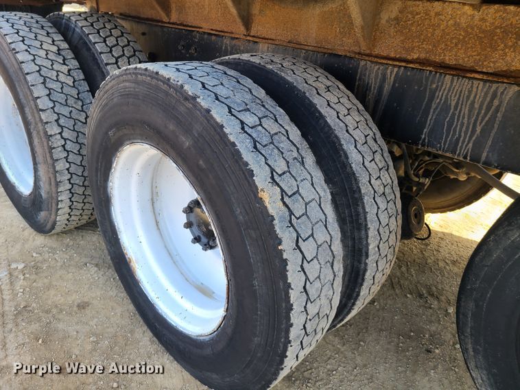 image for item HM9831 1991 Mack RD688S  dump truck