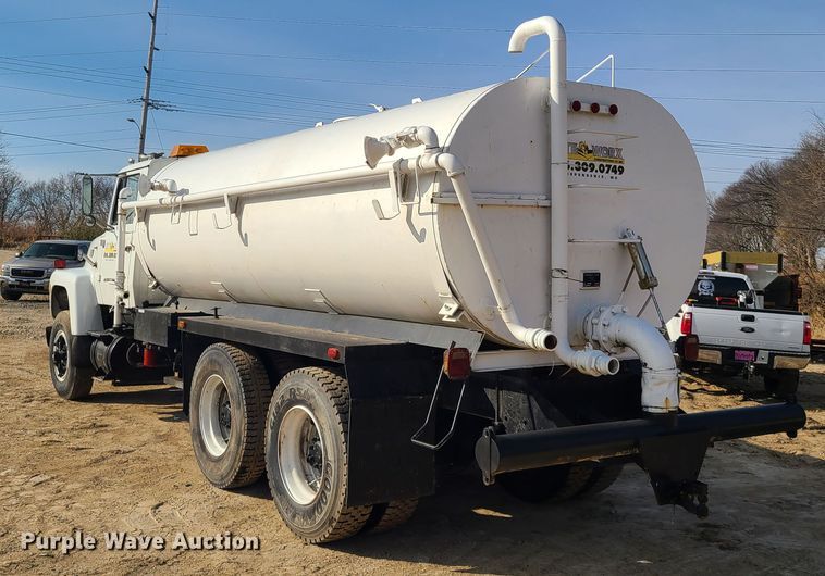 image for item HM9832 1986 Ford 8000  water truck