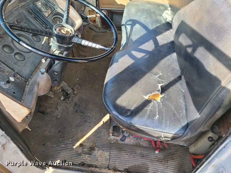 image for item HM9832 1986 Ford 8000  water truck